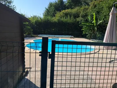 Piscine de l'établissement LA LAUJERE Chambre d'hôtes HARMONIE ou située à proximité
