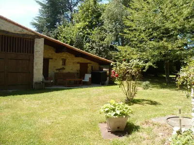 Jardin de l'établissement LA LAUJERE Chambre d'hôtes HARMONIE