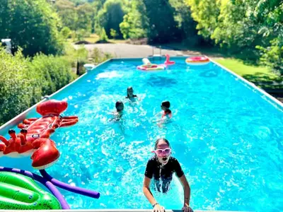 Piscine de l'établissement Ile de Malvy ou située à proximité
