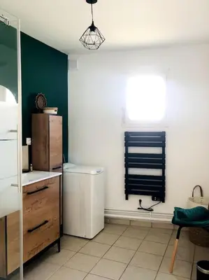 Cuisine ou kitchenette dans l'établissement Joli T2 en centre-ville de Rochefort
