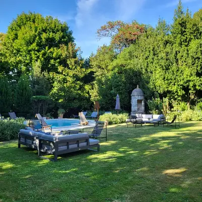 Jardin de l'établissement Logis des Tourelles Appartement