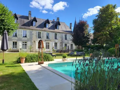 Piscine de l'établissement Logis des Tourelles Appartement ou située à proximité