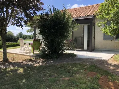 Jardin de l'établissement A proximité du futuroscope et des marais poitevin