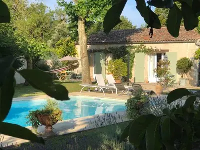 Piscine de l'établissement gîte 2 à 4 personnes (SPA, Sauna, piscine chauffée) ou située à proximité