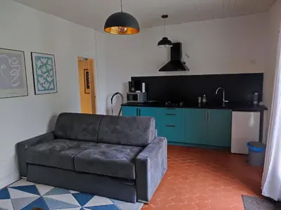Coin salon dans l'établissement gîte 2 à 4 personnes (SPA, Sauna, piscine chauffée)