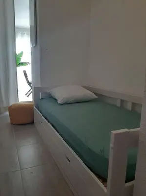 Un ou plusieurs lits dans un hébergement de l'établissement Studio-terrasse 3* bord de mer Châtelaillon plage