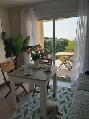 Coin salon dans l'établissement Studio-terrasse 3* bord de mer Châtelaillon plage