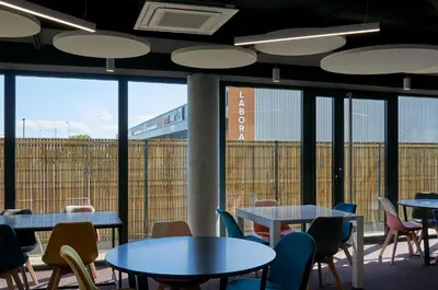 Restaurant ou autre lieu de restauration dans l'établissement Hôtel Akena Chauray-Niort