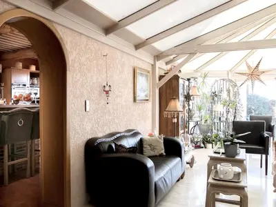 Coin salon dans l'établissement Villa charmante à Nalliers avec piscine