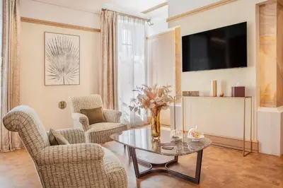Télévision ou salle de divertissement dans l'établissement La Nauve, Hôtel & Jardin - Relais & Châteaux