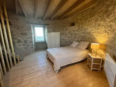 Un ou plusieurs lits dans un hébergement de l'établissement loue ancien moulin a vent avec piscine et jacuzzi