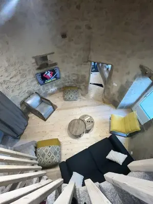 Coin salon dans l'établissement loue ancien moulin a vent avec piscine et jacuzzi