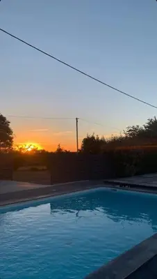 Piscine de l'établissement loue ancien moulin a vent avec piscine et jacuzzi ou située à proximité
