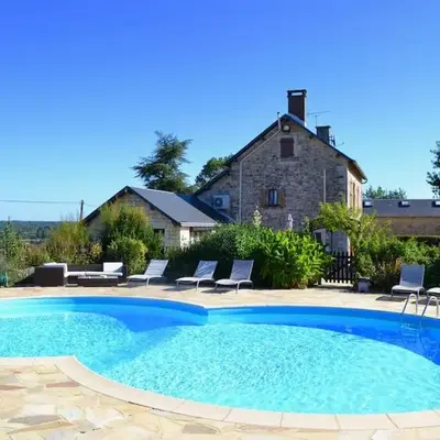 Beautifully renovated Farmhouse with private pool