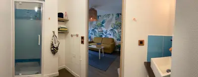 Salle de bains dans l'établissement STUDIO de charme COSY BED, LA ROCHELLE