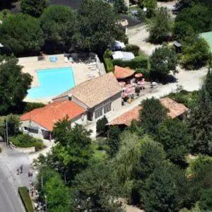 Piscine de l'établissement Camping du Nizour ou située à proximité