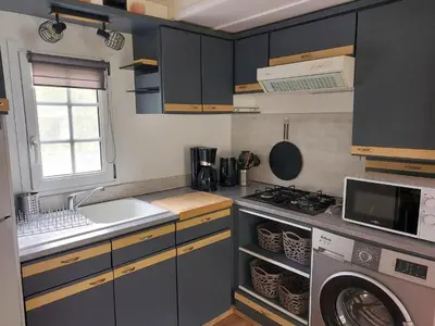 Cuisine ou kitchenette dans l'établissement Camping du Nizour