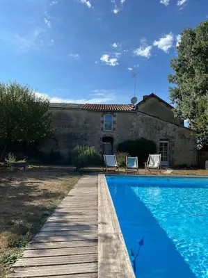 Piscine de l'établissement La laiterie ou située à proximité