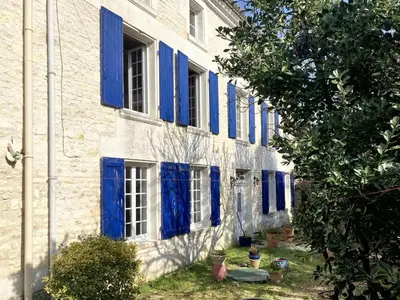 Jardin de l'établissement Maison confortable au cœur de Fleurac avec grand jardin