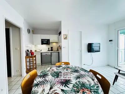 Cuisine ou kitchenette dans l'établissement Appartement 4 pers avec vue mer, face à la plage - FR-1-709-33