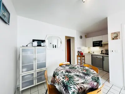 Cuisine ou kitchenette dans l'établissement Appartement 4 pers avec vue mer, face à la plage - FR-1-709-33
