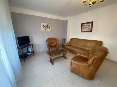 Télévision ou salle de divertissement dans l'établissement Maison de Ville à Fouras avec Jardin et Garage, Proche Plages - FR-1-709-38