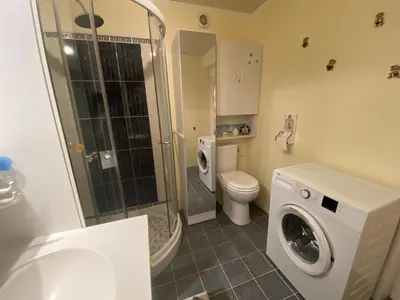 Salle de bains dans l'établissement Appartement 4 pers. à Fouras, proche plage avec cour ensoleillée et stationnement - FR-1-709-37