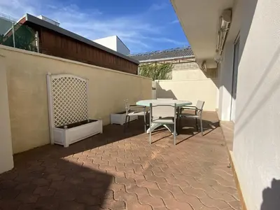 Balcon ou terrasse dans l'établissement Appartement 4 pers. à Fouras, proche plage avec cour ensoleillée et stationnement - FR-1-709-37