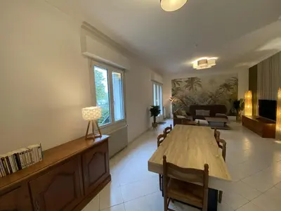 Coin salon dans l'établissement Maison Familiale à Fouras: 6 Pers, 95 m², Proche Plage et Centre, Jardin, Tout Confort - FR-1-709-43