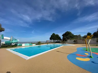 Piscine de l'établissement Mobile Home Excellente Situation, Proche Plage et Centre-ville, Idéal pour 4 Personnes - FR-1-709-56 ou située à proximité