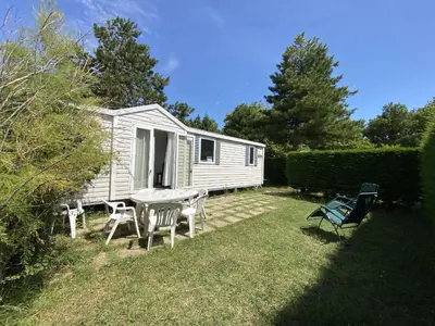 Jardin de l'établissement Mobile Home Excellente Situation, Proche Plage et Centre-ville, Idéal pour 4 Personnes - FR-1-709-56