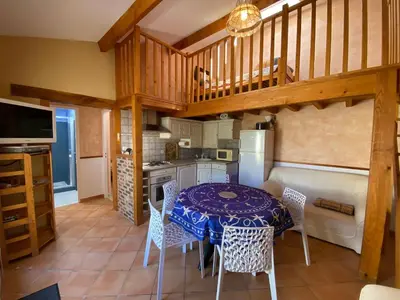 Cuisine ou kitchenette dans l'établissement Charmante maisonnette, proche mer, équipée, 3 chambres, terrasse - FR-1-709-49