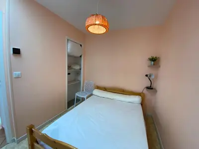 Un ou plusieurs lits dans un hébergement de l'établissement Charmante maisonnette, proche mer, équipée, 3 chambres, terrasse - FR-1-709-49