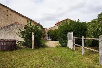 Jardin de l'établissement Le domaine de Villiers : maisons de campagne