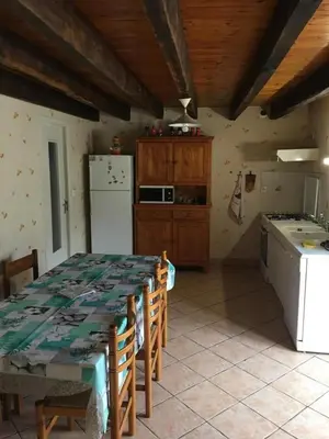 Cuisine ou kitchenette dans l'établissement La ferme d'ernest