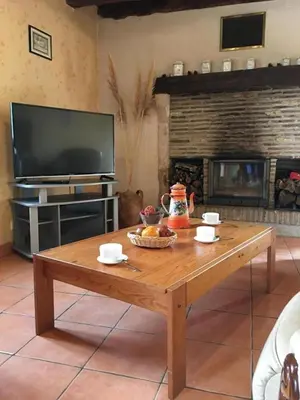 Télévision ou salle de divertissement dans l'établissement La ferme d'ernest
