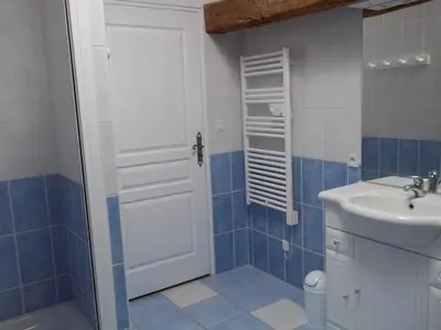 Salle de bains dans l'établissement Le logis de l'epinoux