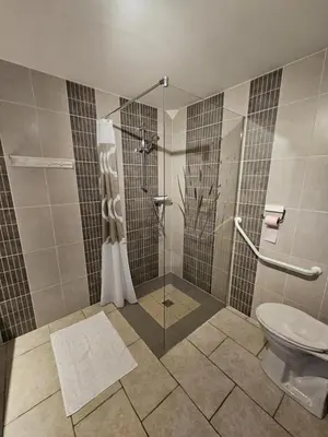 Salle de bains dans l'établissement Gite du sechoir