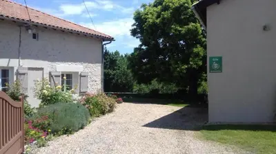 Jardin de l'établissement Gite de says