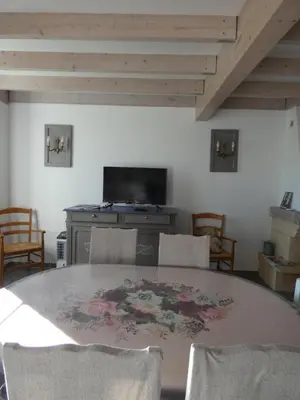 Télévision ou salle de divertissement dans l'établissement Gite de la haute roche