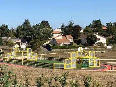 Aire de jeux pour enfants de l'établissement Lilas la vallee des noyers