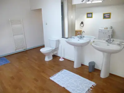 Salle de bains dans l'établissement La rouartiniere