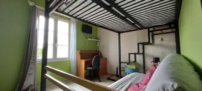 Un ou plusieurs lits dans un hébergement de l'établissement chambre familiale dans maison au calme