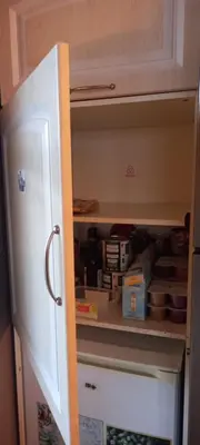 Cuisine ou kitchenette dans l'établissement chambre familiale dans maison au calme