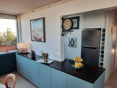 Cuisine ou kitchenette dans l'établissement 360 degrés sur la rochelle chambre d hôte