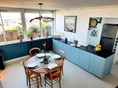 Cuisine ou kitchenette dans l'établissement 360 degrés sur la rochelle chambre d hôte