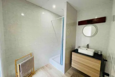 Salle de bains dans l'établissement Bel appartement avec cour privée