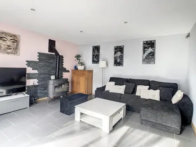Télévision ou salle de divertissement dans l'établissement Maison piscine proche La Rochelle
