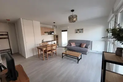 Cuisine ou kitchenette dans l'établissement Charming 45m in Aytré - near La Rochelle