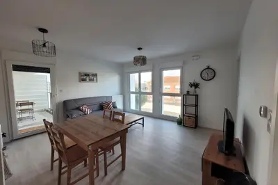 Télévision ou salle de divertissement dans l'établissement Charming 45m in Aytré - near La Rochelle